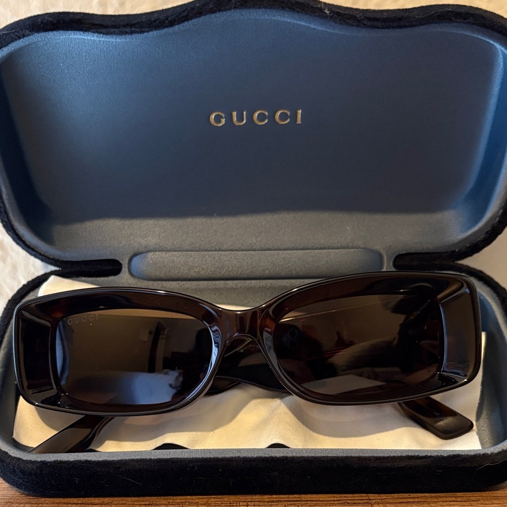 Authentic Gucci tortoise Women's Sunglasses GG1528S